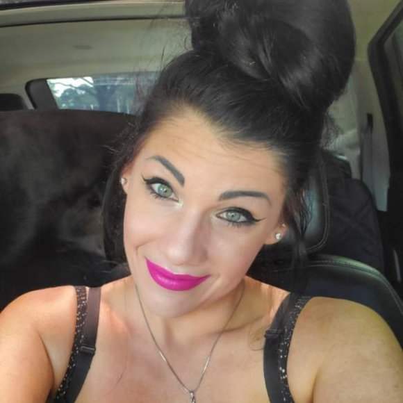 Meet your Posher, Sarah - Picture 3 of 4